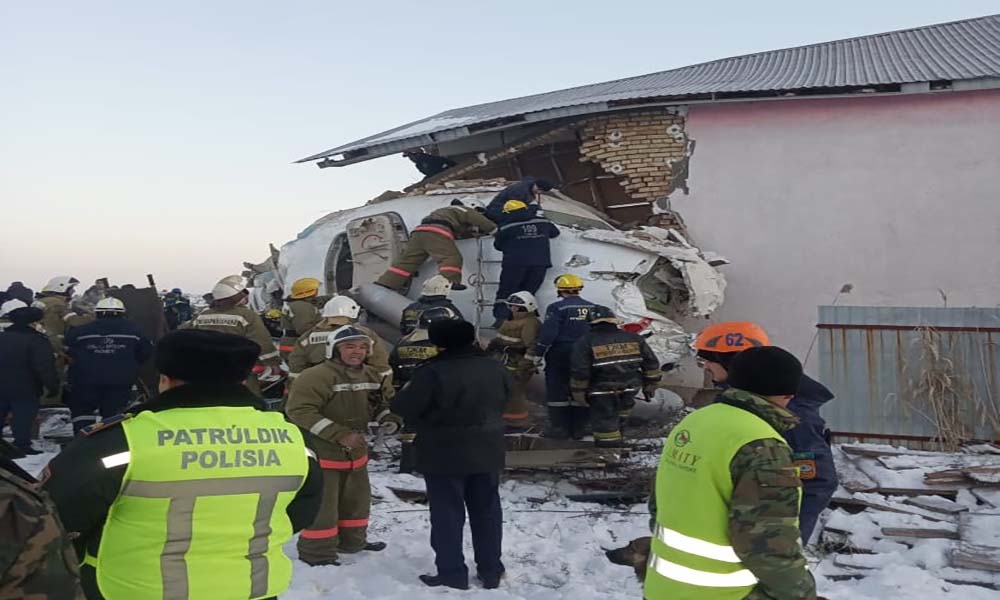 Двенадцать погибших после авиакатастрофы самолета под Алматы.