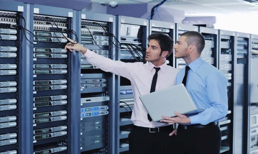 10 профессий, которые останутся, несмотря на технологии. IT-специалисты и системные администраторы