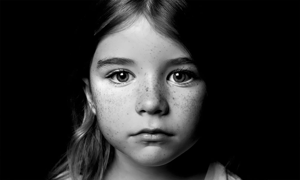 Как определить людей, переживших детское эмоциональное пренебрежение?