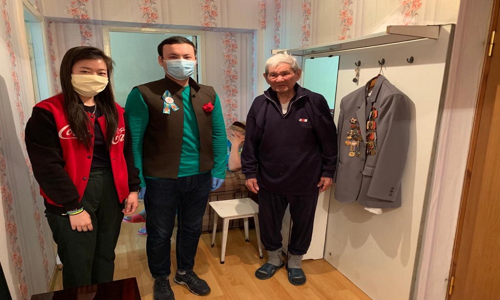 Отряды “Жасыл Ел” и клуб волонтеров Coca-Cola оказали адресную помощь ветеранам ВОВ