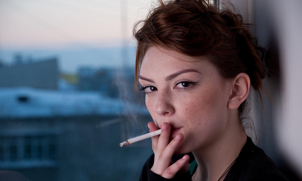 Первое знакомство с табаком у казахстанцев начинается с сигарет