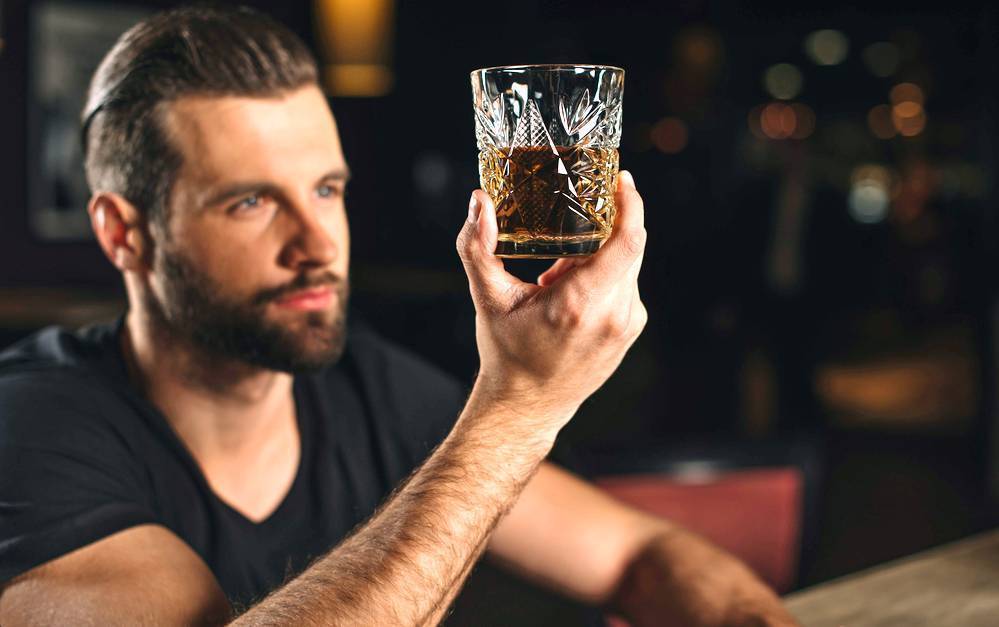 Исследование: даже умеренное потребление алкоголя вредно для работы мозга