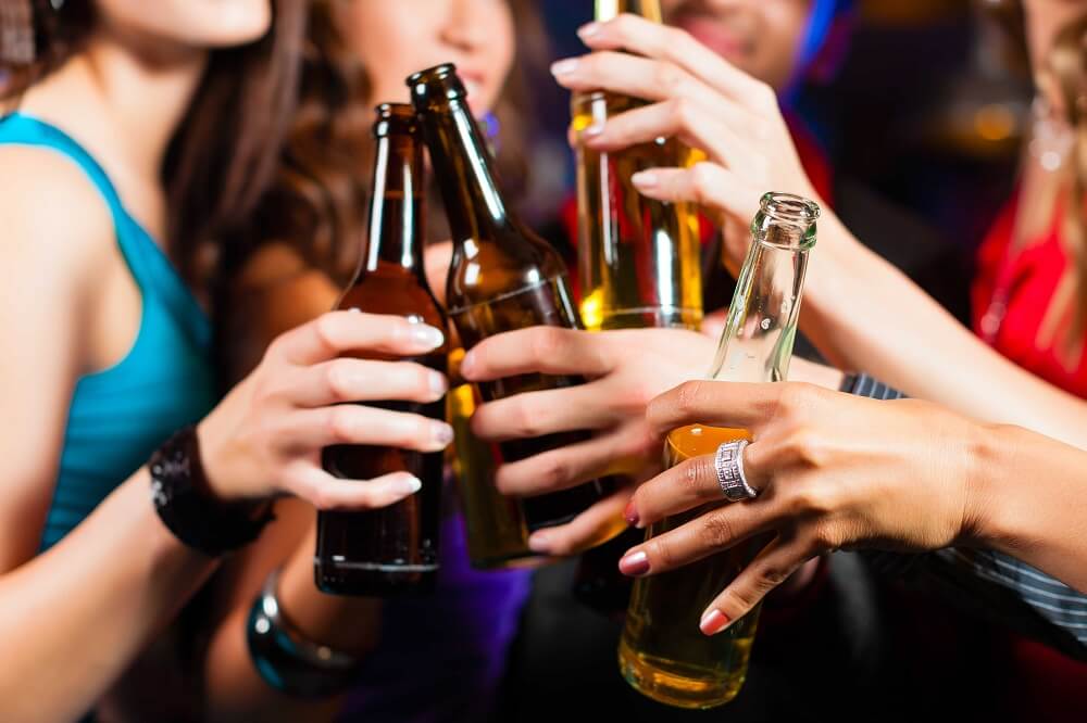Ученые: употребление алкоголя в молодости приводит к раннему «старению» сосудов
