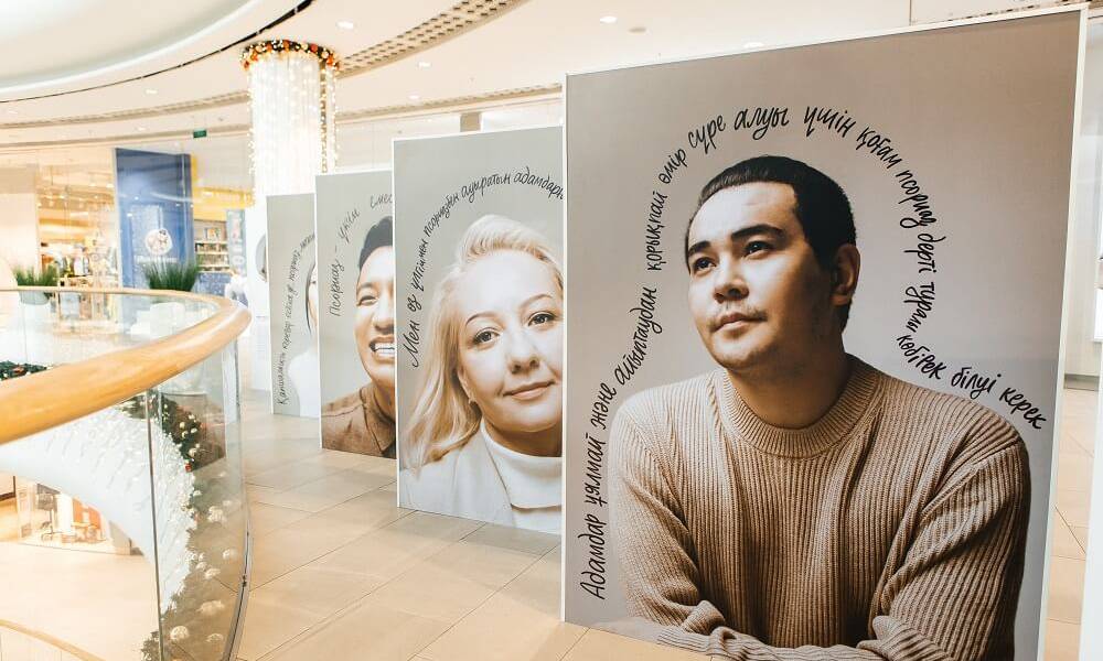 В Нур-Султане и Алматы стартовала фотовыставка «Смелость быть собой» в поддержку людей с псориазом.