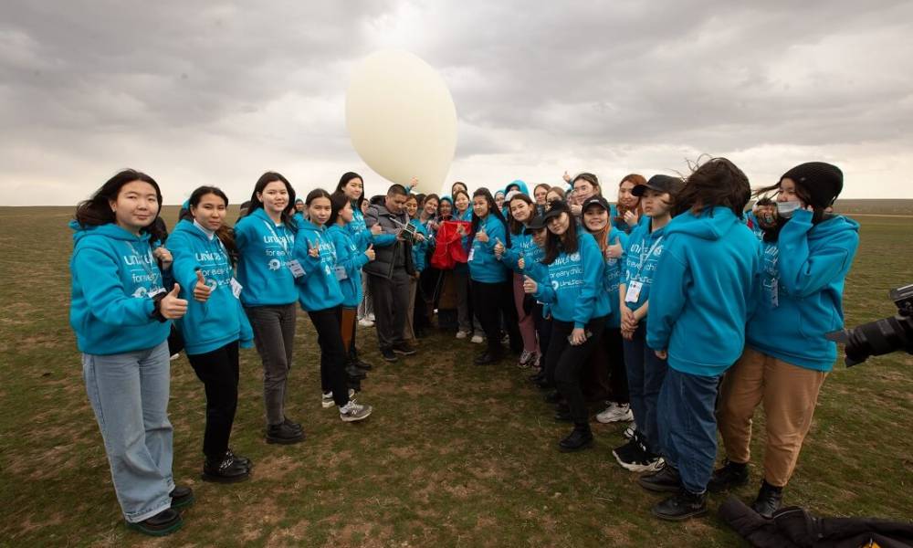 Девушки из Казахстана, Кыргызстана и Узбекистана запустили наноспутники в стратосферу для анализа загрязненности воздуха. Мнение редакции и впечатления с места событий!