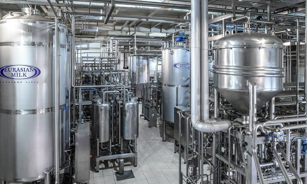 Аким Северо-Казахстанской области посетил самый современный в регионе завод по производству молочной продукции