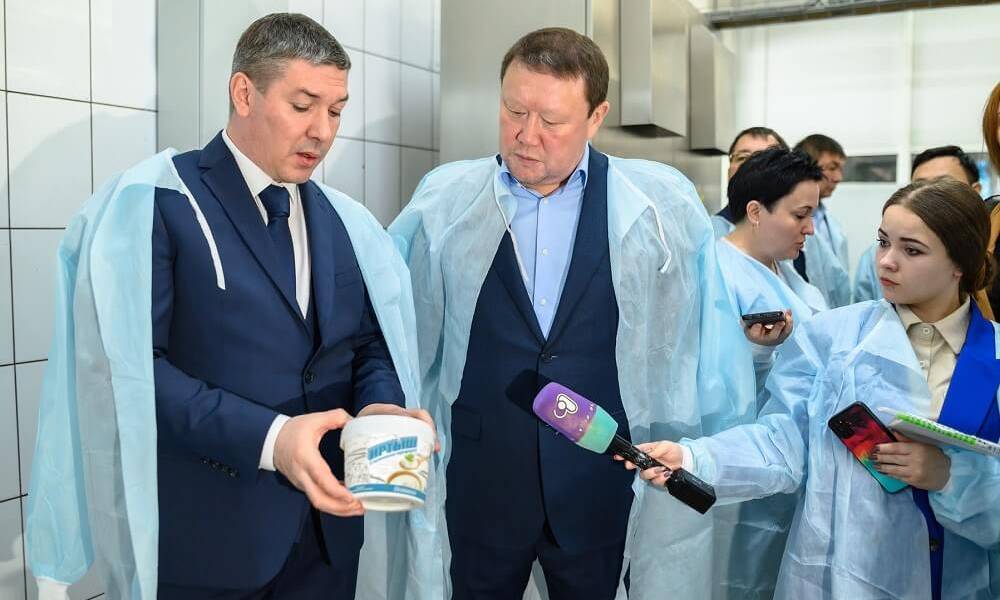 Аким Северо-Казахстанской области посетил самый современный в регионе завод по производству молочной продукции