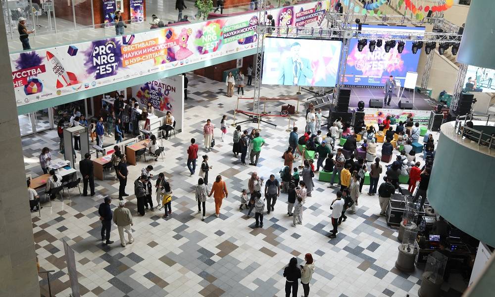 В Нур-Султане прошел образовательный научный уикенд для всей семьи. Он собрал свыше 4 тыс. участников.