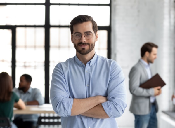 Редакция Bankiros.ru провела опрос и выяснила, почему жители России оформляют карты «Мир»