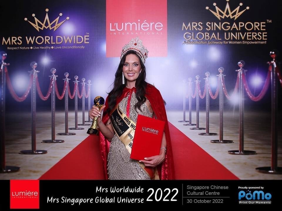 Россиянка одержала победу международном ĸонĸурсе ĸрасоты Mrs Worldwide 2022 в Сингапуре