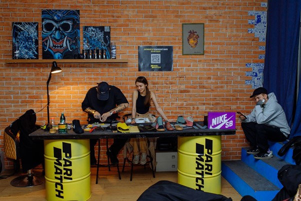 “Любая одежда может стать предметом искусства”: Адам Резниченко о популярности кастомайзинга в Казахстане