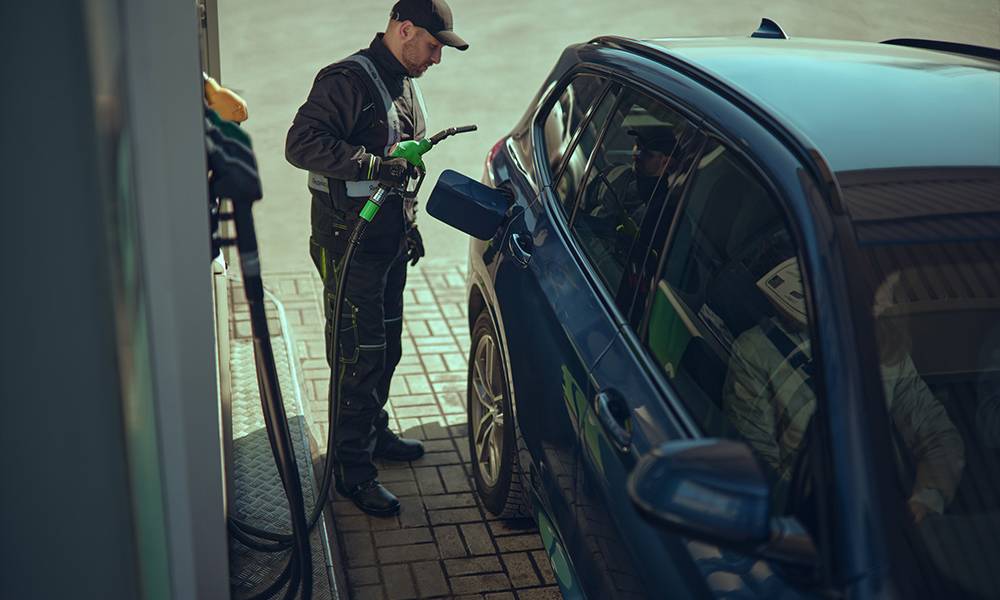 Водители в Казахстане смогут оплачивать топливо, не выходя из машины, через приложение Яндекса