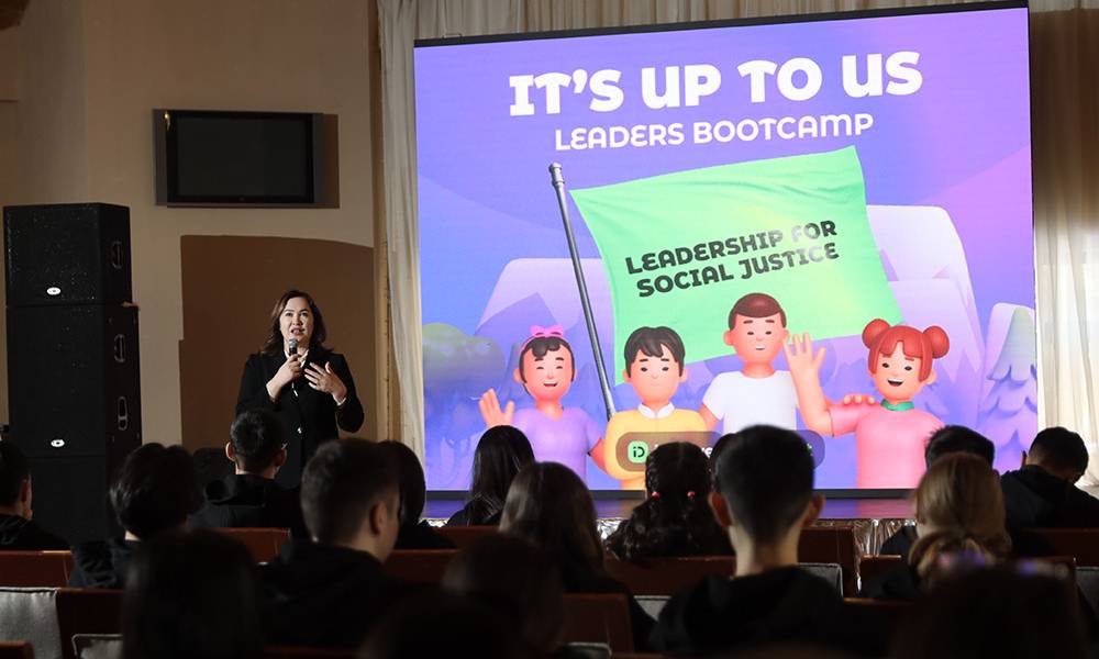 Школьники из регионов Казахстана собрались для обсуждения социальных проектов для их сообществ
