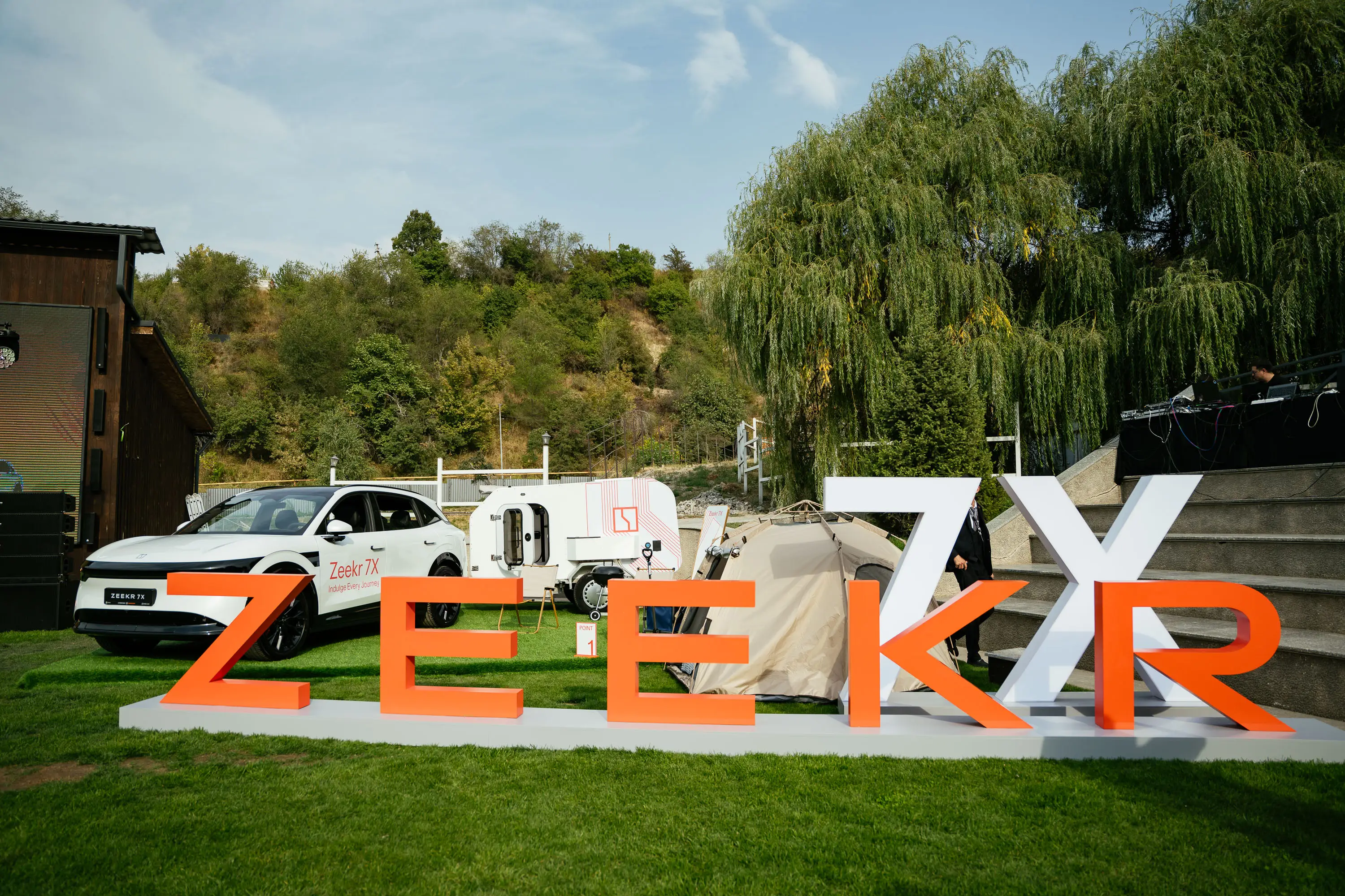 Премиальный электрокроссовер ZEEKR 7Х официально в продаже в Казахстане