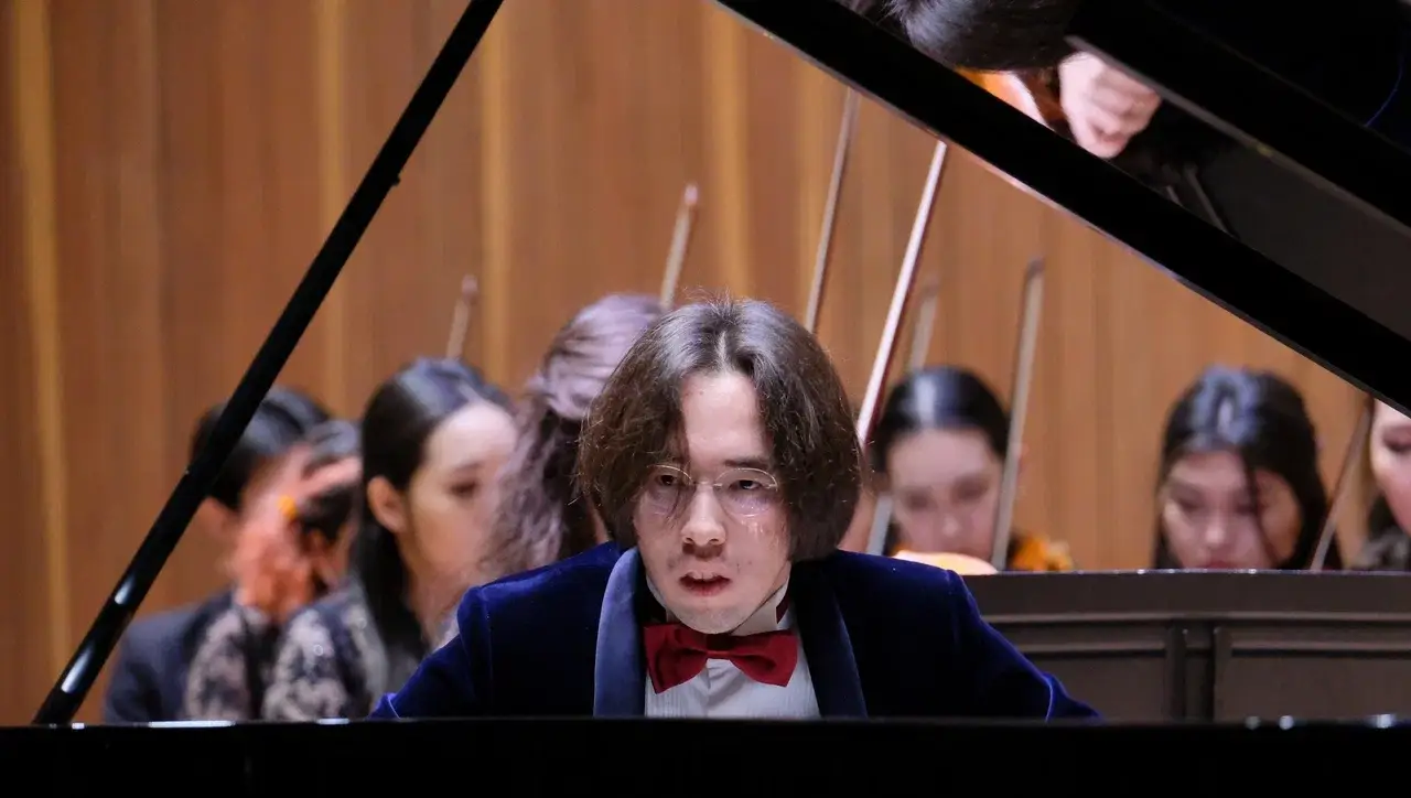 Казахстанец войдёт в историю мировой музыки: Рахат-Би Абдысагин представит в Оксфорде первую квантовую симфонию Казахстанец войдёт в историю мировой музыки: Рахат-Би Абдысагин представит в Оксфорде первую квантовую симфонию