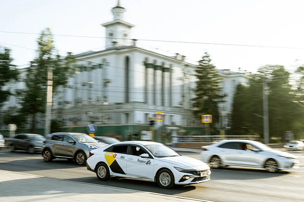 Яндекс Такси раскрыл динамику цен и спроса на поездки за 2025 год