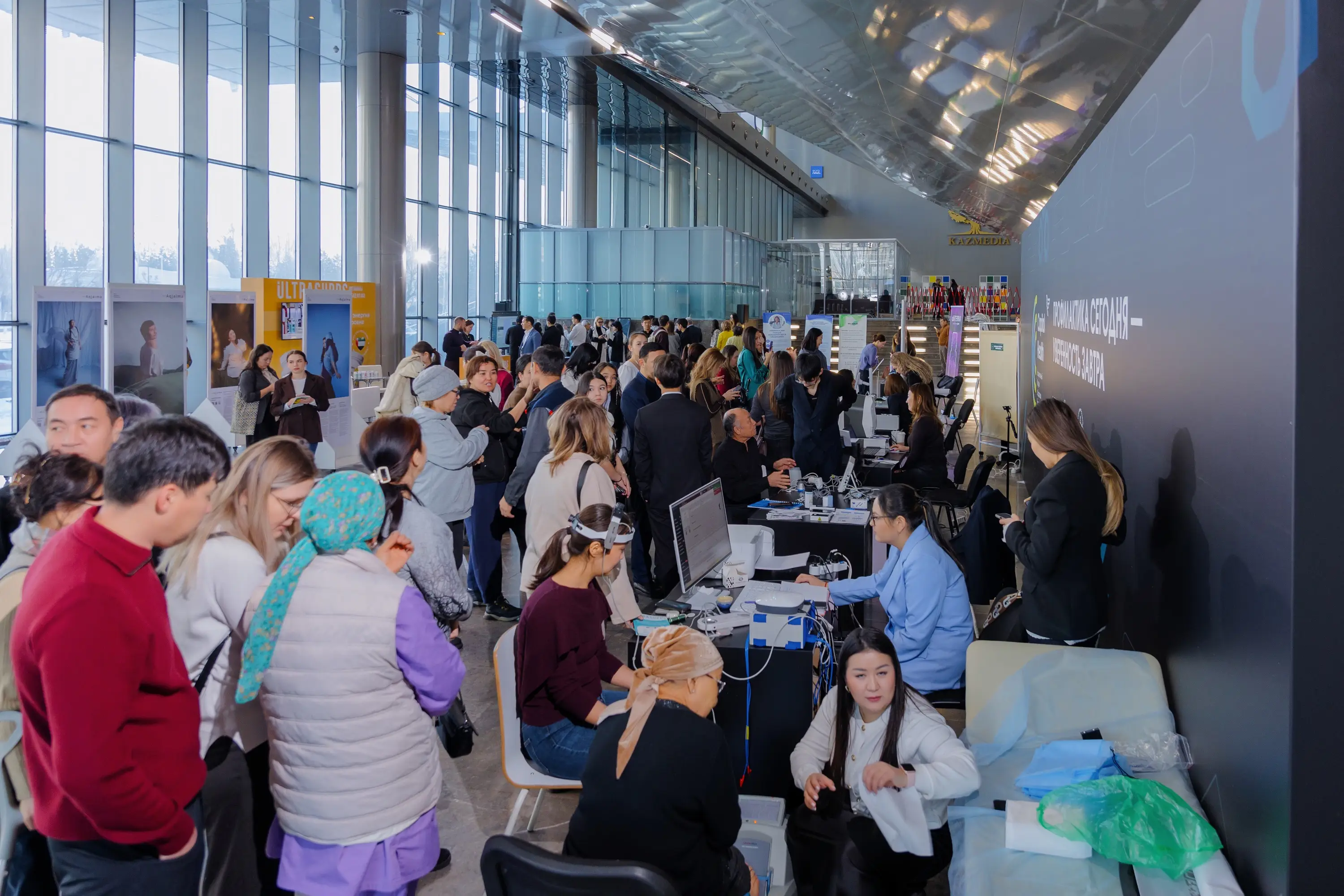 Жители столицы смогли пройти бесплатный медицинский чек-ап   на Национальном форуме Capital Health в Астане