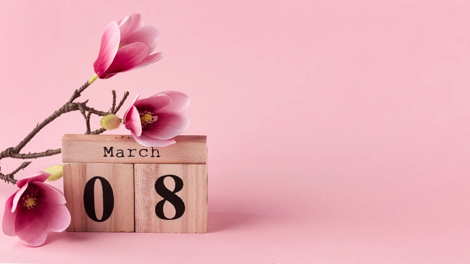 Идеи подарков на 8 марта: от классики до оригинальных решений