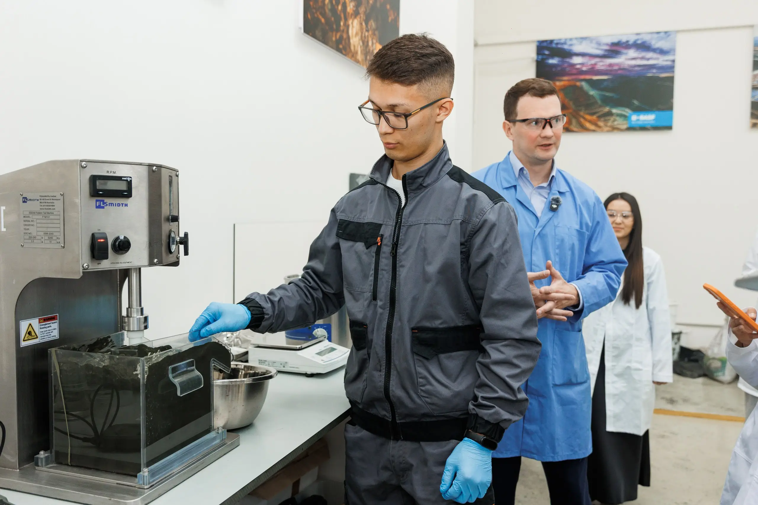BASF өкілдері тау-кен жұмыстарынан кейін тау-кен компаниялары ақшаны қайда жоғалтатынын айтып берді BASF өкілдері тау-кен жұмыстарынан кейін тау-кен компаниялары ақшаны қайда жоғалтатынын айтып берді